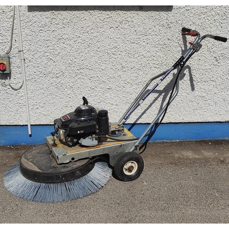 EX HIRE WESTERMANN MOSS BRUSH